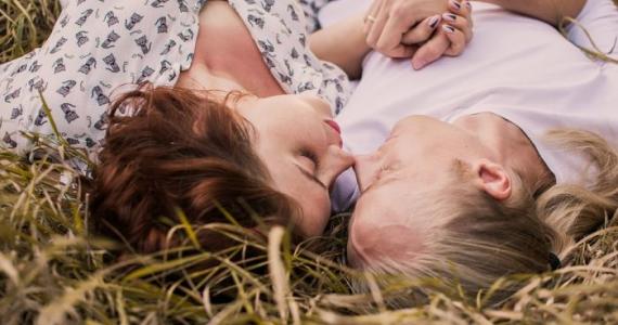 HOROSCOPE AND TICKLING: For Aquarius it's a call in the bed, and for Leo an insult