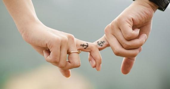 Men prefer less beautiful women