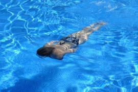 If you see them in the water, run! These signs of the Zodiac always pee in a swimming pool! 