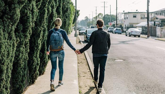 First date and getting to know each other: How do different horoscope signs behave?