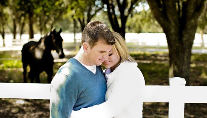 11 types of hugging: The way someone hugs you reveal their intentions
